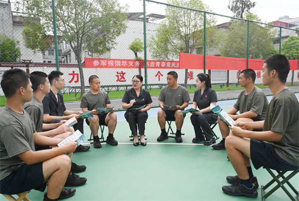 社旗法院：法治护航强军路 普法暖心铸军魂