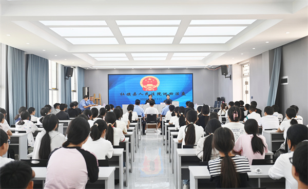 社旗法院：“开学第一课” 法治“礼相随”